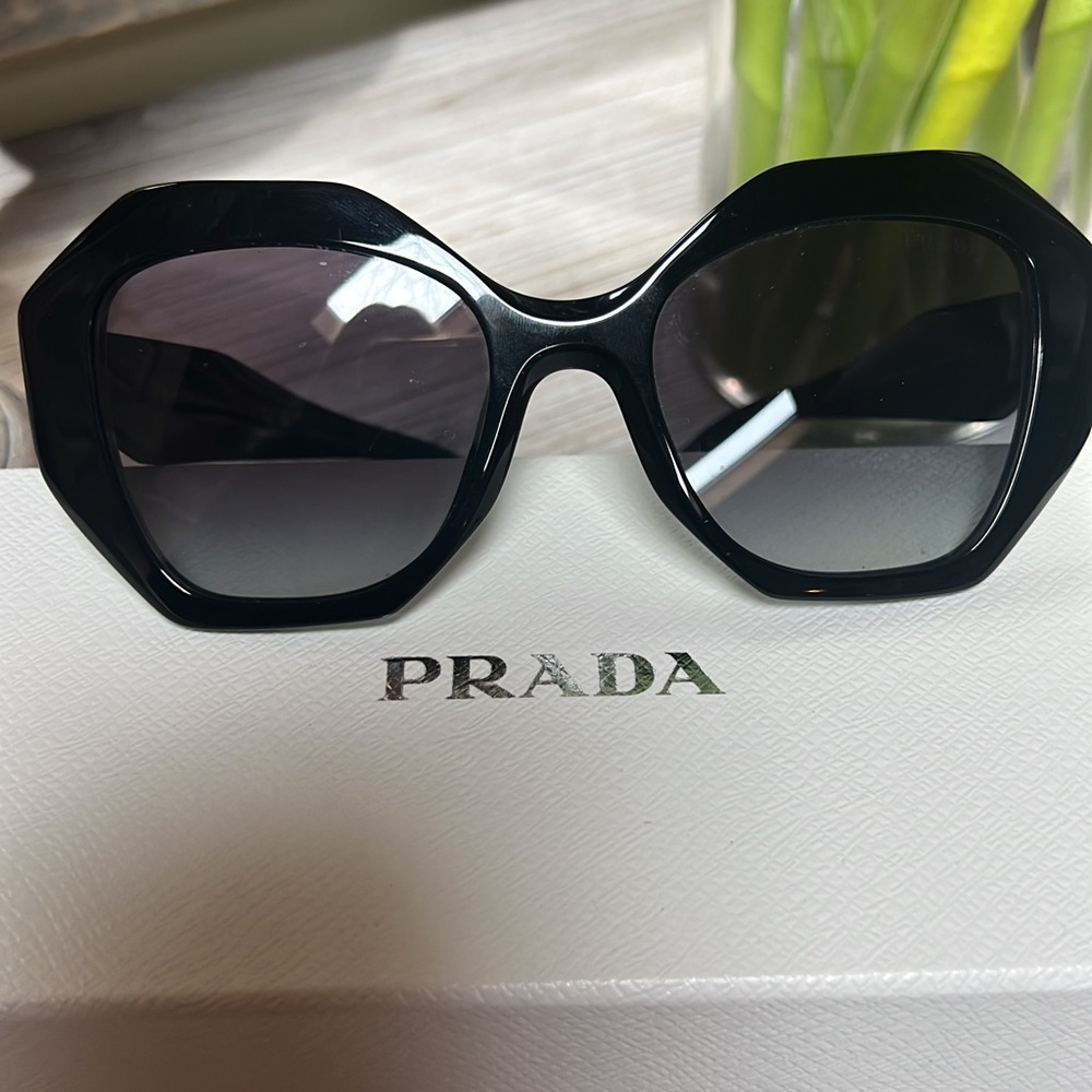 Prada Sunglasses #PradaSunglasses#BlackPradaSunglasses